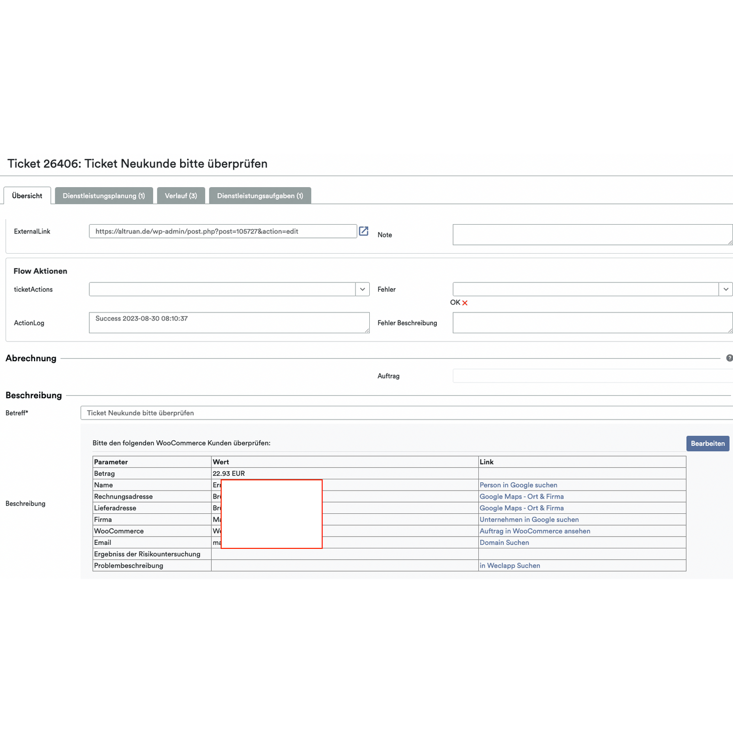 Captura de pantalla de la interfaz de un sistema de tickets de un servicio en la nube, donde se muestran varios campos como "Detalles del ticket", "Diario" y "Cliente", con información sobre una transacción, incluidos los costos de los artículos, resaltados en un campo rojo. Se utiliza OrderGuardian de Altruan.