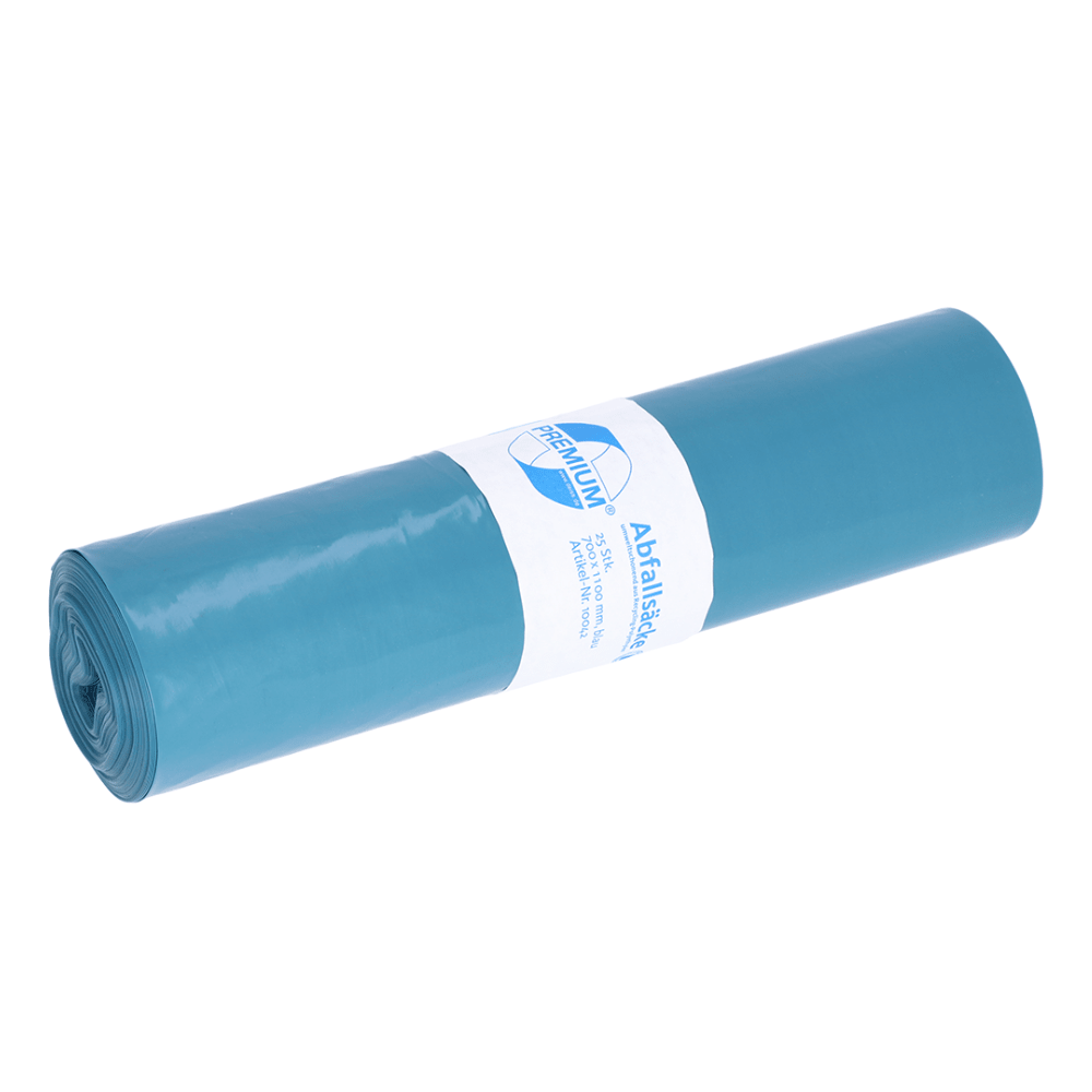 Un rollo compacto de bolsas de basura azules fabricadas con material reciclado por EMIL DEISS KG (GmbH + Co.). Cada bolsa lleva en el centro una etiqueta blanca con texto y logotipo, y está diseñada para una capacidad de hasta 120 litros de residuos.
