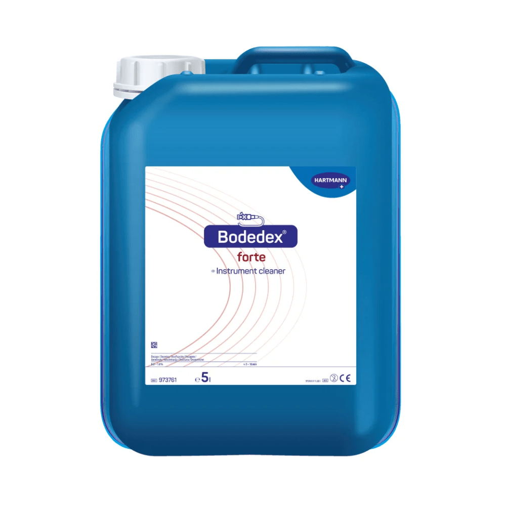 Un bidón de plástico azul con la inscripción "Hartmann Bodedex® forte Limpiador de Instrumentos" de Paul Hartmann AG, con marcación de nivel de llenado y descripciones del producto en varios idiomas.