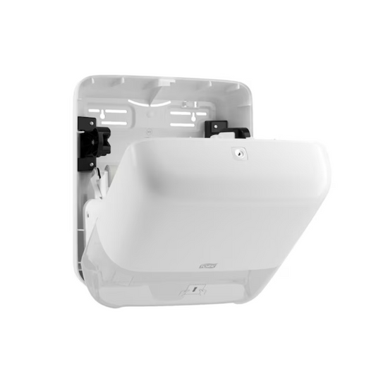 Der Tork Matic® 551000 Spender für Rollenhandtücher Elevation H1 von TORK – Essity Professional Hygiene Germany GmbH ist ein eleganter und moderner weißer Spender zur Wandmontage mit offener Vorderseite, die den inneren Mechanismus zur Einzelblattausgabe zeigt. Er verfügt über glatte Oberflächen, abgerundete Kanten und eine Füllstandanzeige.