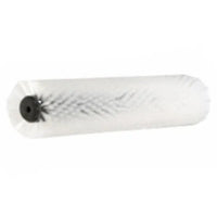 Un rollo de lámina de Mylar plateada reflectante con superficie texturizada y núcleo negro, que se muestra en ángulo: ideal para la limpieza de superficies delicadas con el cepillo de recambio Arcora Aniko 350 Duo Brush Suave de Arcora International GmbH.