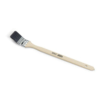 The Nölle Profi Brush painter's radiator brush features an angled design with a light-colored wooden handle and black bristles. Thanks to its metal ferrule, it is ideal for professional painters. The handle has a hanging hole and a printed barcode.