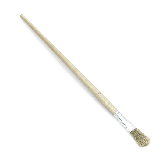 El pincel para trazos Nölle Profi Brush, conocido por su calidad artesanal, cuenta con un mango de madera y una virola metálica blanca. Sus cerdas chinas, claras y ligeramente abrigadas, ponen de relieve la competencia de la marca en la técnica de fabricación de cepillos y pinceles.