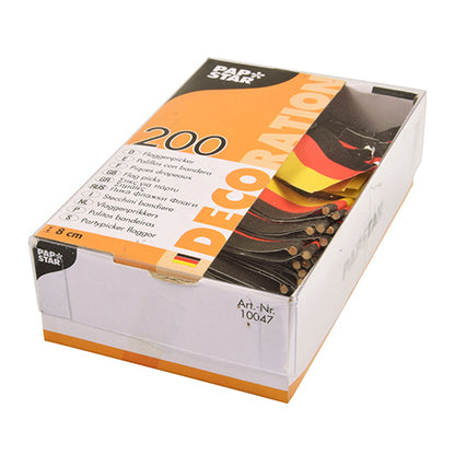 A box with 200 PAPSTAR decoration picks (8 cm) from PAPSTAR GmbH with small German flag motifs – ideal for catering and finger food. The predominantly white and orange packaging has a window through which the picks inside are visible.