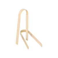 Una pareja PAPSTAR Pinzas para aperitivos de bambú, 10 cm (50 unidades) de PAPSTAR El logotipo de «GmbH», con un sencillo diseño en forma de «U», aparece en posición vertical sobre un fondo blanco.
