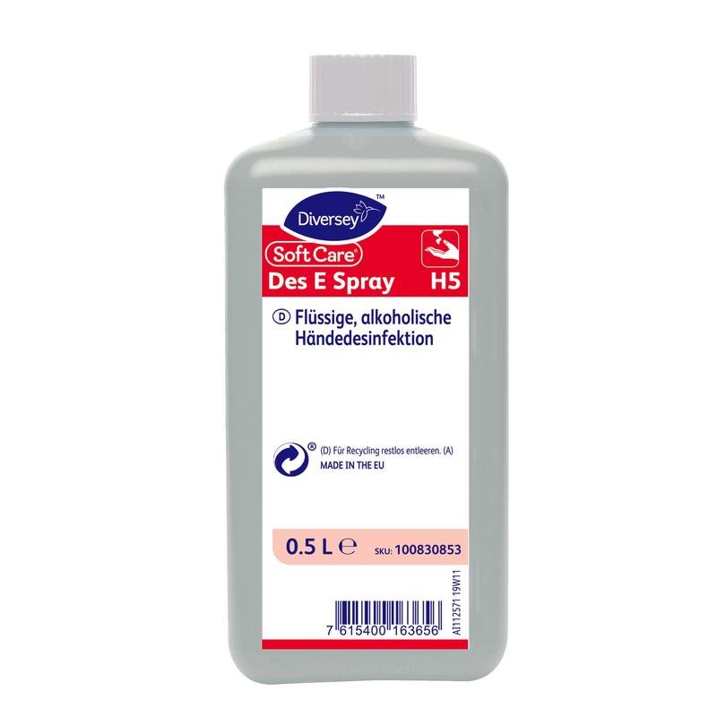 Una botella de 0,5 litros de Soft Care Des E Spray H5 desinfectante de manos de Diversey Deutschland GmbH & Co. OHG, en forma de spray práctica, etiquetada en alemán con cuerpo gris, tapa blanca e información de producto/reciclaje en la parte frontal.