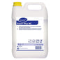 Un bidón de 5 litros de DI Oxivir Plus NC de Diversey Deutschland GmbH & Co. OHG: desinfectante concentrado y limpiador líquido para el sector de procesamiento de alimentos, en un recipiente de plástico blanco con tapa amarilla, marca del producto e instrucciones de uso.