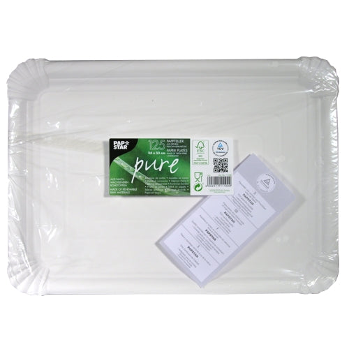Una pila de 125 platos rectangulares blancos PAPSTAR cuadrado 24x33 cm cartón "pure" de PAPSTAR GmbH está empaquetada en plástico y provista de información sobre el medio ambiente y el reciclaje, que indica la vajilla desechable sostenible.