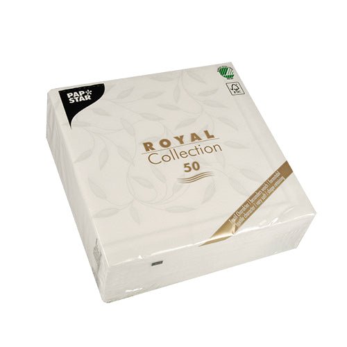 Un paquete sellado con 50 servilletas blancas PAPSTAR "ROYAL Collection" (40 x 40 cm, 1/4-pliegue) de PAPSTAR GmbH. El paquete, mayormente blanco, tiene texto dorado y negro, así como un logotipo de certificación verde en la esquina superior derecha.