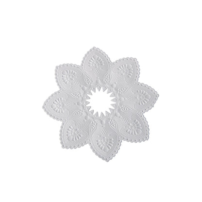PAPSTAR manguitos para velas redondos, Ø 10 cm, blanco - película decorativa con diseño elegante y relieve floral de PAPSTAR GmbH, ideal como base elegante para velas (100 unidades).