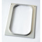 El casete Duni GmbH DF10/20 es un marco de metal rectangular con esquinas redondeadas y un recorte ovalado en el centro, con dimensiones de 265x161 mm y una profundidad de 60-100 mm, diseñado para acomodar bandejas PP 1/4 GN en la cocina profesional; cuenta con dos agujeros en las esquinas superiores.