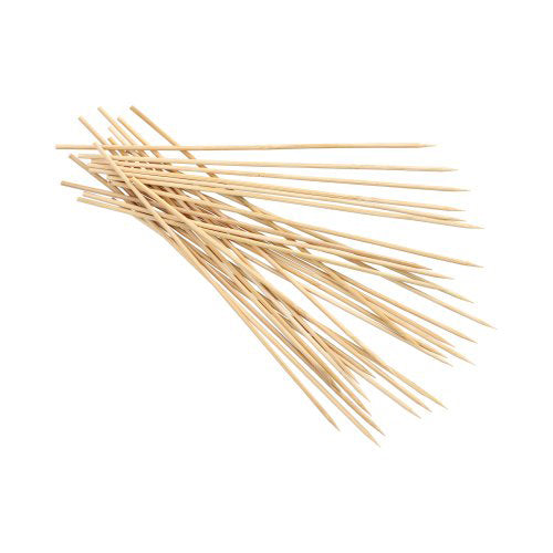 Un paquete de PAPSTAR brochetas de bambú "pure" Ø 2,5 mm, 20 cm de largo (200 piezas) de PAPSTAR GmbH, brochetas de bambú cilíndricas finas con extremos puntiagudos, dispuestas sueltas sobre un fondo blanco.