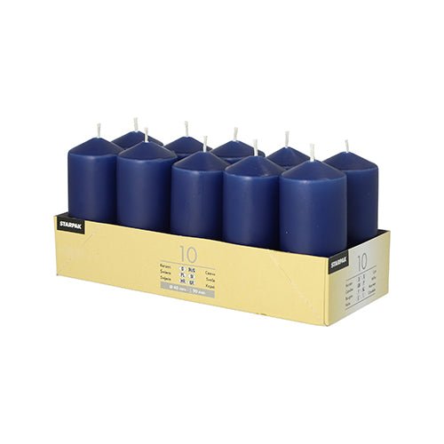 A cardboard tray holds ten dark blue Starpak 10 pillar candles (Ø 40 mm · 90 mm) standing upright in two rows of five each. The box displays product information and promises an extended burn time for a romantic atmosphere.