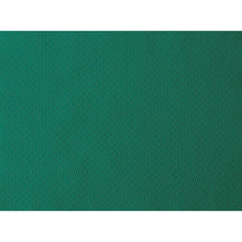 Die Nahaufnahme des jägergrün Papier-Tischsets 30x40 cm der Duni GmbH zeigt eine fein gepunktete Struktur - perfekt als hochwertige Tischdekoration; erhältlich im 500er-Pack.