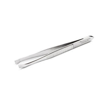 Ein 12er-Pack Pinzette | Karton von Orkla Wound Care AB, jeweils mit geriffeltem Griff und abgeschrägten Spitzen für präzise Aufgaben. Abgebildet auf weißem Hintergrund.