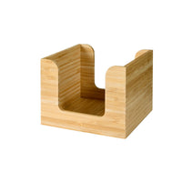 El servilletero de bambú de 13 x 13 cm de Duni GmbH es un servilletero cuadrado con los laterales abiertos y una parte frontal baja. Las vetas visibles de la madera aportan a este elegante y ecológico organizador de mesa un aspecto natural, perfecto para tener las servilletas a mano.