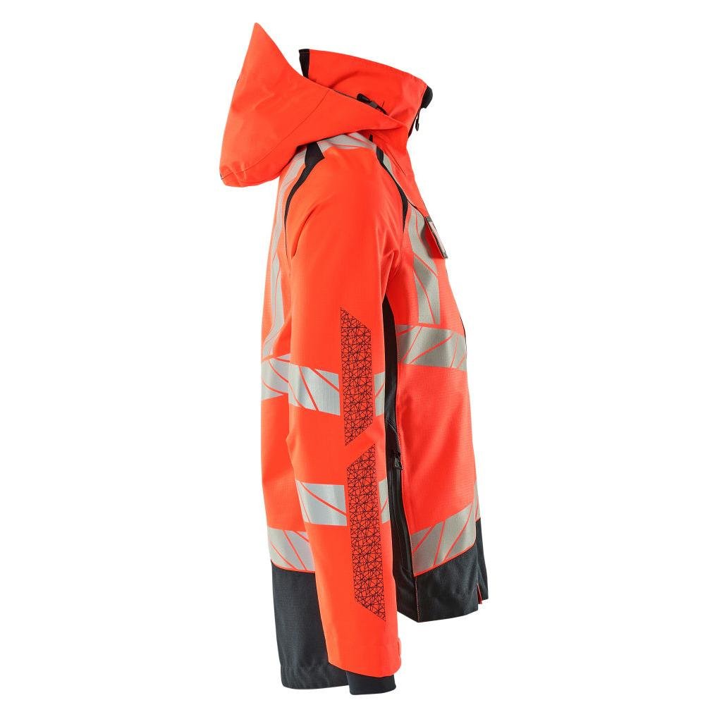 Chaqueta rígida con forro ligero.