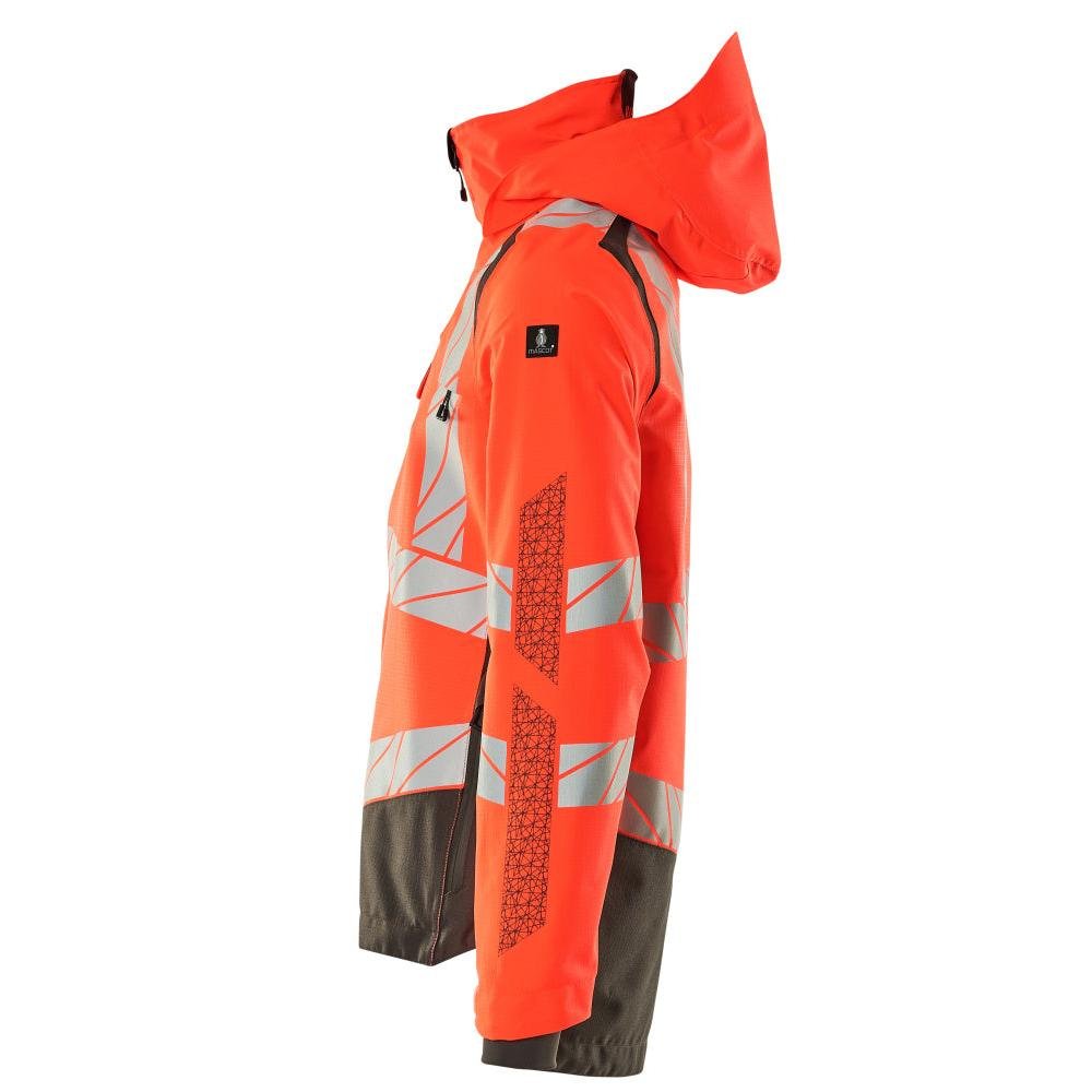 Chaqueta rígida con forro ligero.