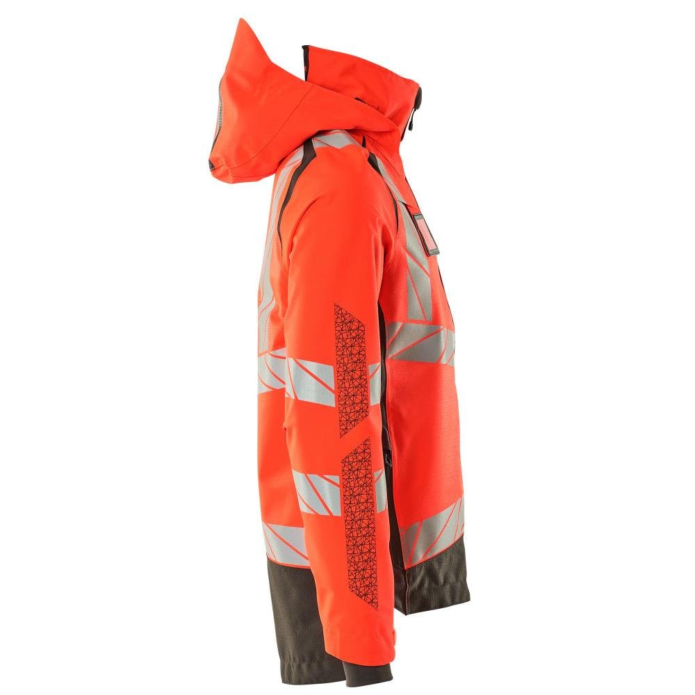 Chaqueta rígida con forro ligero.