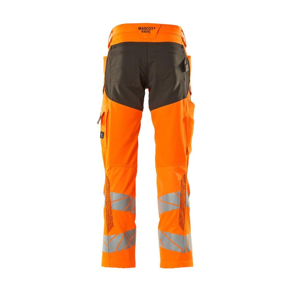 Pantalones con bolsillos en las rodillas, pantalones con inserciones elásticas.