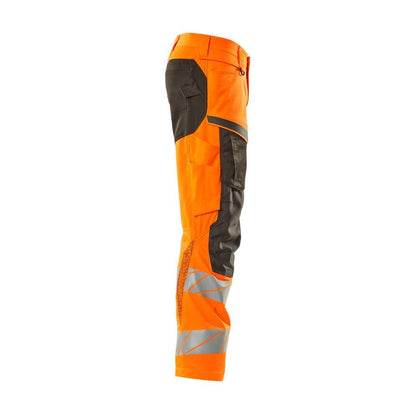 Pantalones con bolsillos en las rodillas, pantalones con inserciones elásticas.