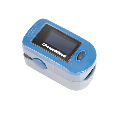 Pulse oximeter, including a carrying case, protective cover, and batteries