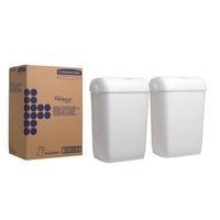 Una caja de cartón grande de color marrón con la inscripción «Kimberly-Clark GmbH» contiene dos papeleras blancas de plástico Aquarius™ (medianas), cada una con la tapa cerrada, pertenecientes al lote «2 Disposers | Caja (2 papeleras)».