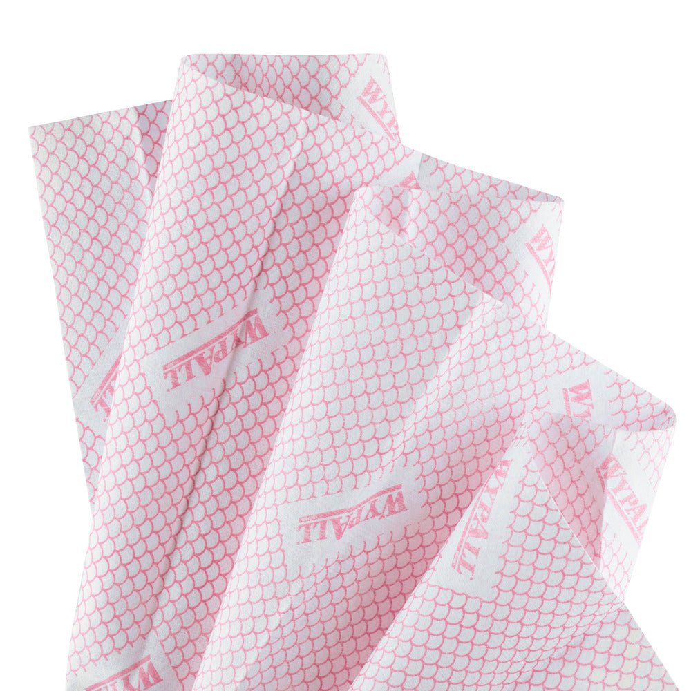 Flere rosa og hvite WypAll® X80 Critical Clean - Interfold Tørkekluter (41,00 cm x 33,00 cm) fra Kimberly-Clark GmbH er foldet ut og viser et skjellaktig mønster og en synlig rosa merkevare.