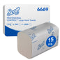 Una caja de toallas Scott® Control™ (blancas, grandes) de Kimberly-Clark GmbH, producto n.º 6669, contiene 15 paquetes con 240 toallas absorbentes plegadas cada uno - un total de 3.600 hojas - con una pila sin empacar al lado.