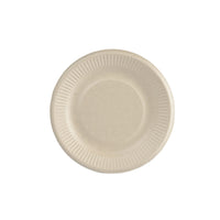 El plato marrón de 15 cm de diámetro, fabricado con bagazo sin recubrimiento por Duni GmbH (paquete de 50 unidades), es una alternativa ecológica a los platos de cartón: redondo, con un borde ligeramente elevado y un perfil estriado.