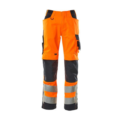Pantalón con bolsillos en las rodillas