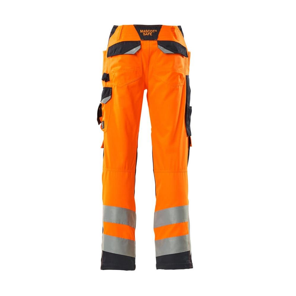 Pantalón con bolsillos en las rodillas