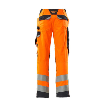 Pantalón con bolsillos en las rodillas