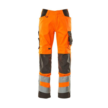 Pantalón con bolsillos en las rodillas