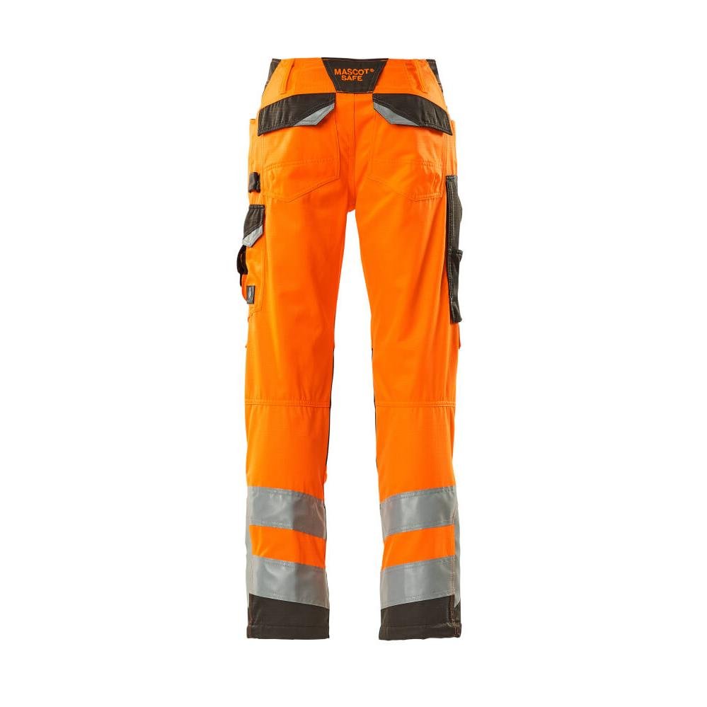 Pantalón con bolsillos en las rodillas
