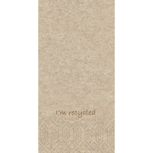Ein beigefarbener, strukturierter Hintergrund mit dem Schriftzug "I'm recycled" in brauner Schrift nahe der unteren Mitte und einem dezenten Punktmuster darunter, perfekt zur Präsentation von Duni GmbH Zellt.-Serv.33x33 2lg 1/8KF - Recycelte Papierservietten | Packung (300 Stück).