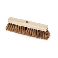 La escoba industrial «Nölle Profi Brush» de 30 cm, de policoco y con orificio para el mango, fabricada por Nölle Profi Brush Bürsten- & Pinseltechnik e.K., es una cabeza de escoba de madera con cerdas rígidas de color marrón y un orificio central para fijar el mango, ideal para un uso industrial intensivo.