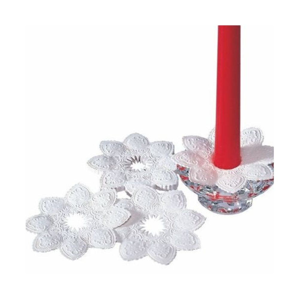 Se muestran cuatro manguitos decorativos, redondos y blancos PAPSTAR para velas (Ø 10 cm, película); uno está en un candelabro con una vela roja, los otros están dispuestos de manera plana. Producto: PAPSTAR GmbH, 100 unidades por paquete.