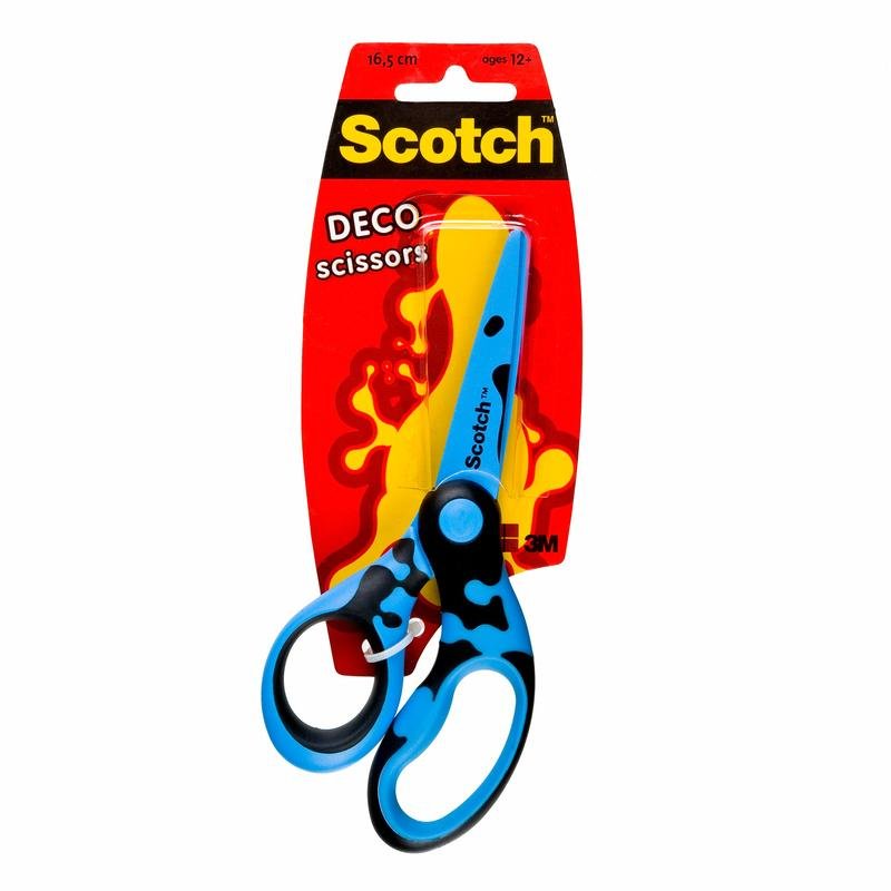 The 16.5 cm Scotch™ DECO scissors from 3M Deutschland GmbH in green, blue, or pink are delivered in a single package with plastic packaging and a red and yellow cardboard back. Suitable for children aged 12 and above.