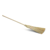 La escoba de paja de arroz Nölle Profi Brush Mini, de 75 cm y con 3 costuras, de la marca Nölle Profi Brush Bürsten- & Pinseltechnik e.K., cuenta con un mango de madera resistente y cerdas de paja natural, lo que la hace ideal para tareas de limpieza. Se suministra por unidad.