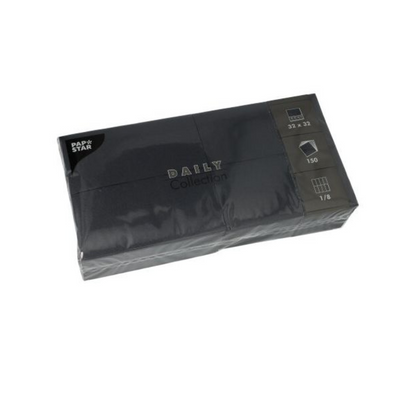 En stilig svart pakke PAPSTAR servietter "DAILY Collection" fra PAPSTAR GmbH er perfekt for borddekorasjonen din. Med 150 servietter i praktisk format 32 x 32 cm og en elegant 1/8-bretting tilbyr de både stil og bærekraftig komfort for enhver anledning.