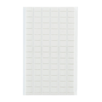 Eine weiße Folie mit mehrreihigen und mehrspaltigen Scotch-FIX™ ablösbaren Montagequadraten (12,7 mm x 12,7 mm, 64 Stück/Packung) von 3M Deutschland GmbH-ideal für temporäre Befestigungen und rückstandslos entfernbar.