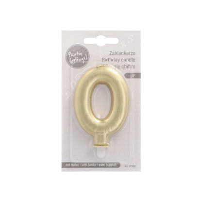 Die PAPSTAR GmbH Zahlenkerze mit Halter 7 cm "gold" kommt in einer Kunststoffverpackung mit weißem Hintergrund, mehrsprachigem Text und einem mitgelieferten Halter - ideal als Kuchendekoration oder Geburtstagskerze.