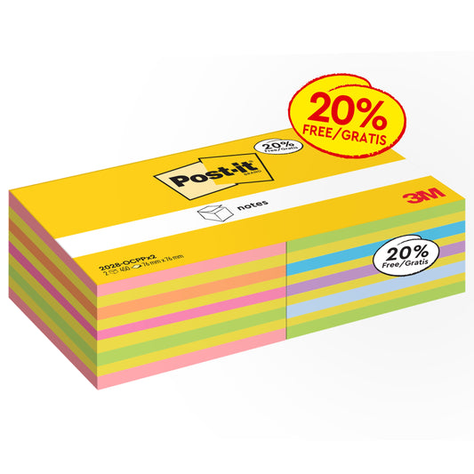 Eine Packung Post-it® Notes Würfel (76x76mm, 450 Blatt/Block, 2 Blöcke/Packung), in verschiedenen Farben. Die Verpackung zeigt das Post-it Logo, "20% Free/Gratis" und das Logo der 3M Deutschland GmbH. 100% PEFC-zertifiziert.