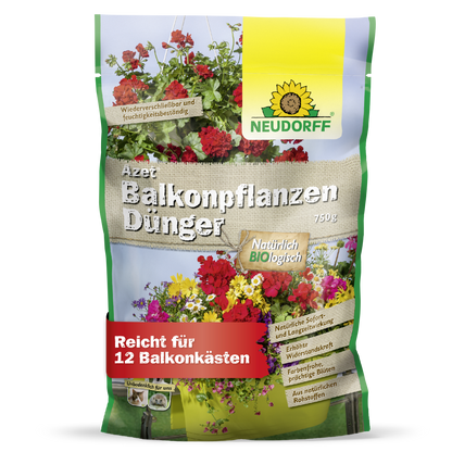 El fertilizante para plantas de balcón Azet de Neudorff Shop viene en una bolsa de 750g con imágenes de flores de verano, es biológico y adecuado para hasta 12 jardineras de balcón.