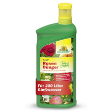 Eine grüne Plastikflasche Azet RosenDünger flüssig von Neudorff Shop, ein flüssiger Rosendünger. Auf dem Etikett sind Rosen und Produktdetails abgebildet und es wird angegeben, dass es 200 Liter Gießlösung für eine optimale Rosenpflege ergibt.