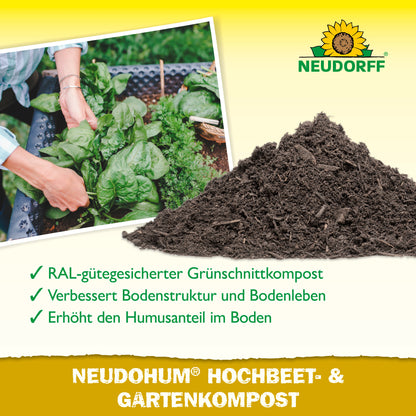Eine behandschuhte Hand hält ein Tablett mit Blattgemüse neben dunklem Kompost. Der Text hebt den NeudoHum Hochbeet- & GartenKompost aus dem Neudorff Shop hervor, der die verbesserte Bodenstruktur und den Humus hervorhebt - ideal für Hochbeete. Das Neudorff-Logo erscheint oben.