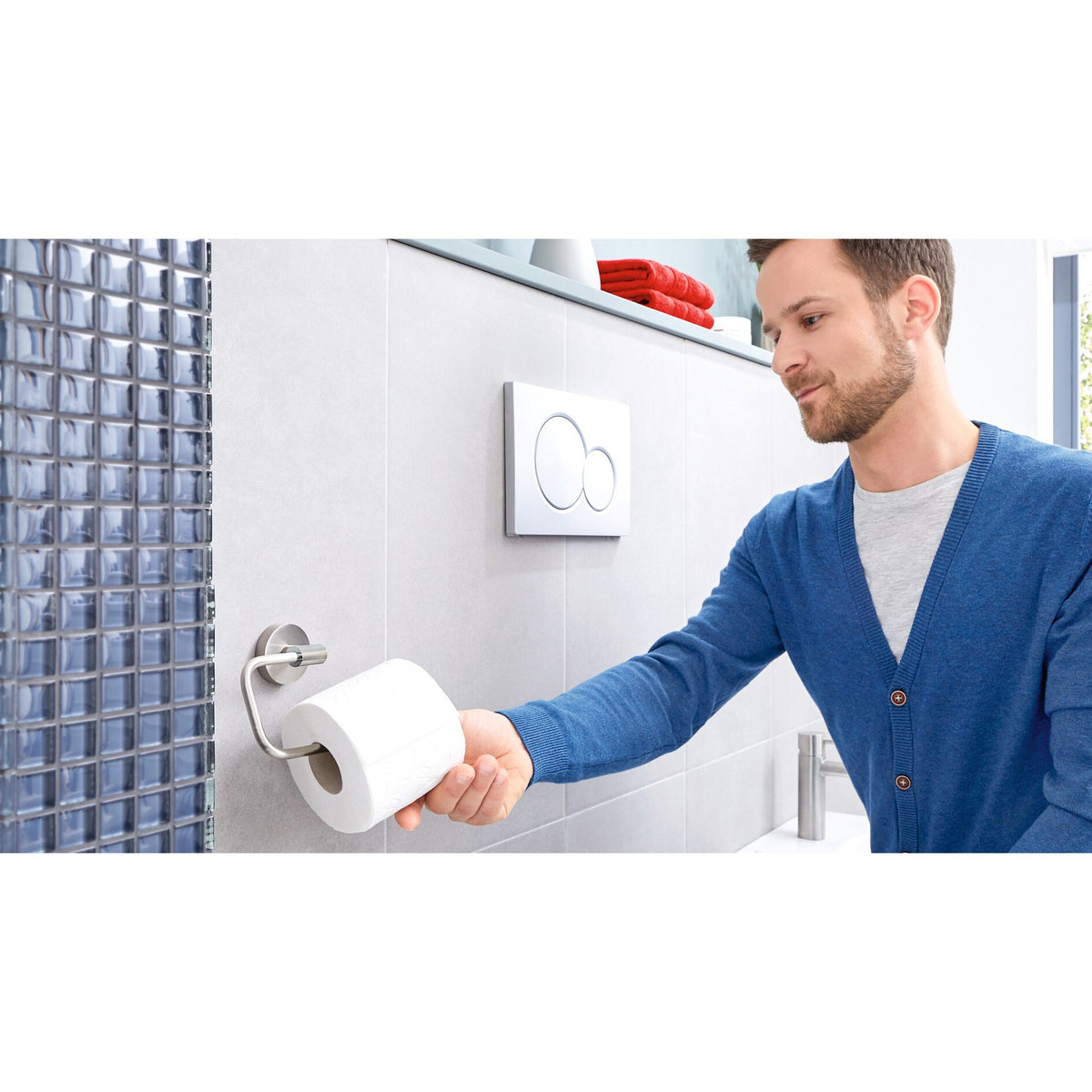 Portarrollos de papel higiénico tesa Nooblesse sin tapa, acabado en acero inoxidable, con solución adhesiva incluida – Instrucciones de uso