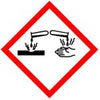 Ein Gefahrensymbol mit zwei Reagenzgläsern, aus denen Flüssigkeit austritt, die Erosionen auf einer Oberfläche und einer Hand verursacht. Das Symbol befindet sich in einer roten Raute und weist auf ätzendes Material hin.