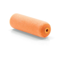 Close-up of a Nölle Profi Brush Superflock paint roller, 10 cm, with a rounded edge on the handle side (1 piece), unused, manufactured by Nölle Profi Brush Bürsten- & Pinseltechnik e.K., lying on a white background, with a visible hole in the roller handle.